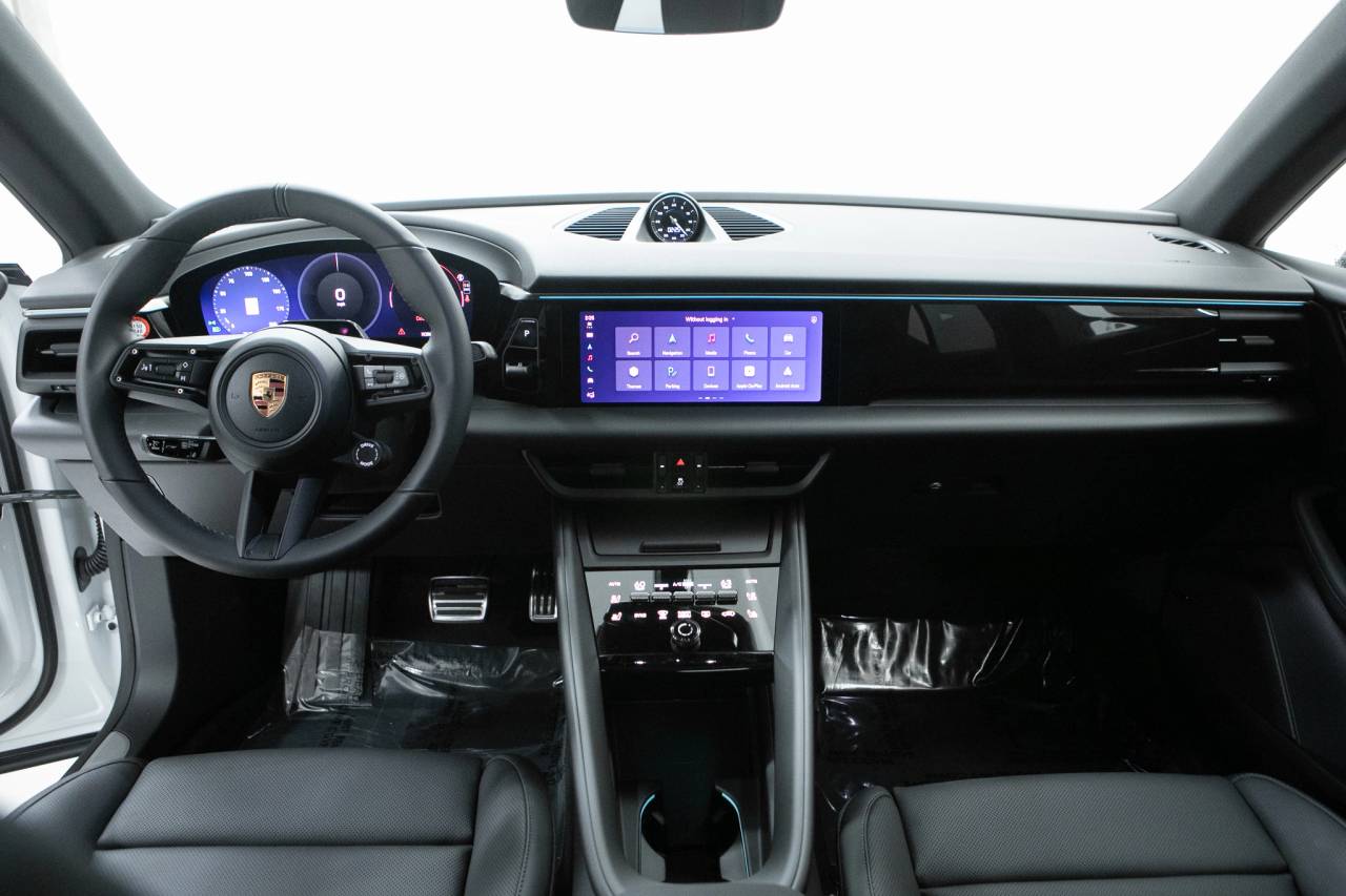 Thumbnail: 2026 Porsche Macan - 20