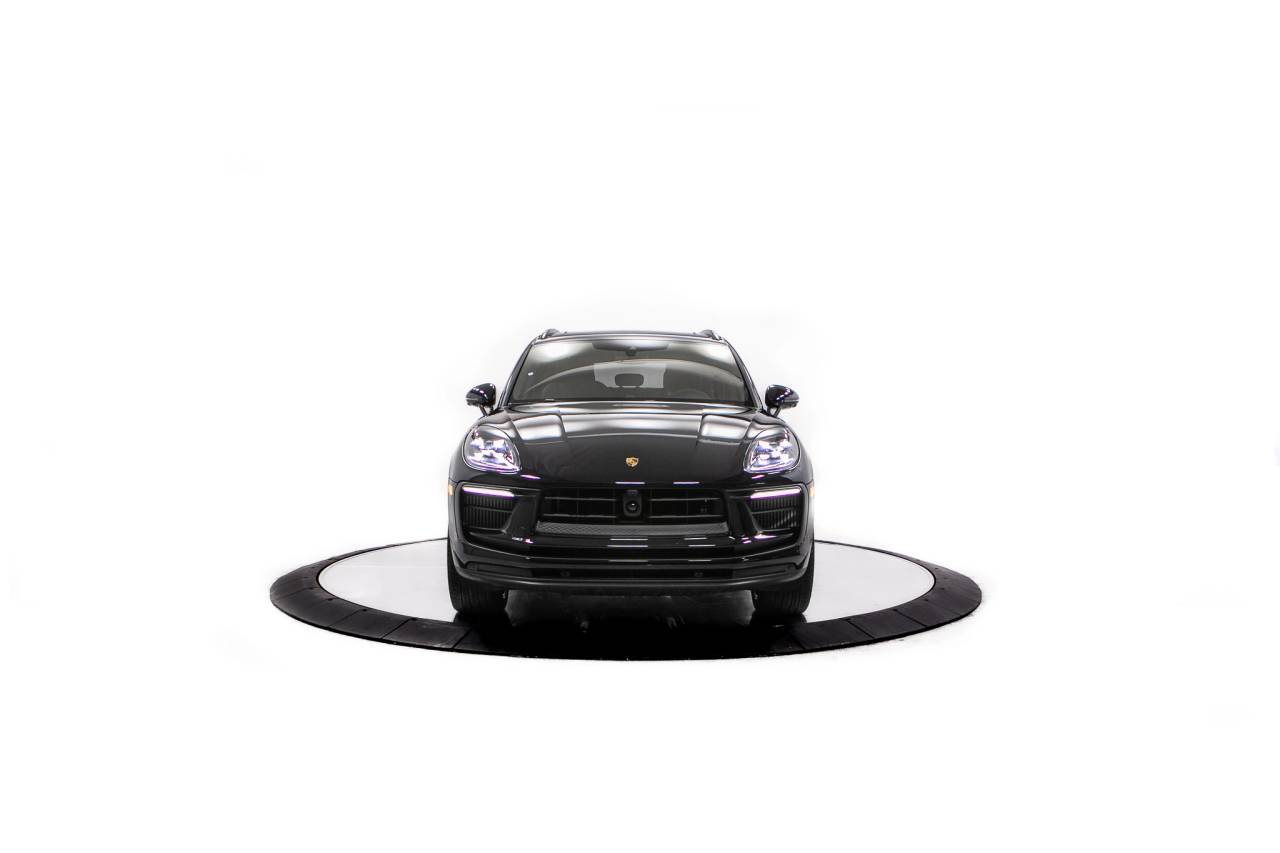 Thumbnail: 2026 Porsche Macan - 10