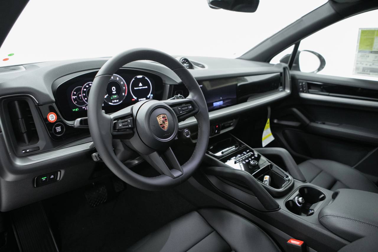 2026 Porsche Cayenne E-Hybrid photo 3