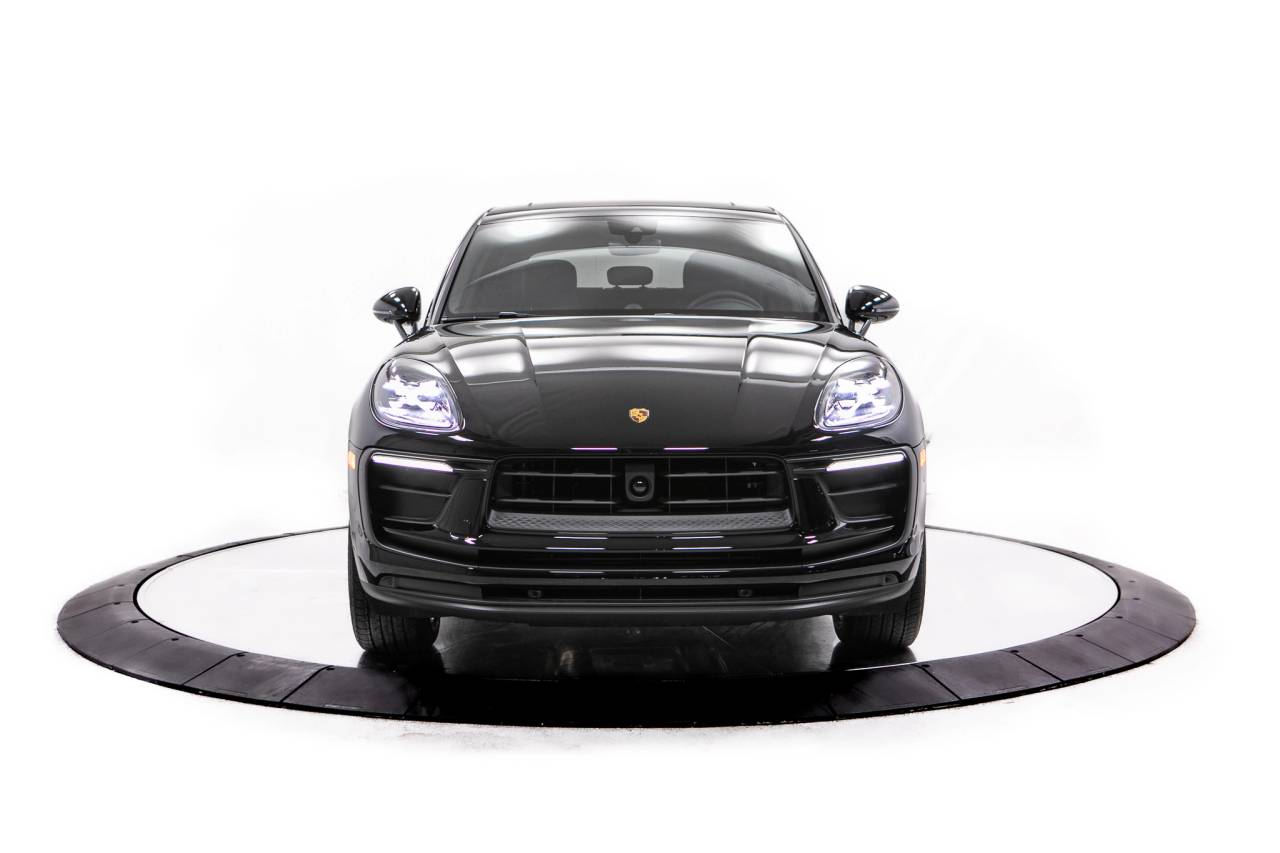 Thumbnail: 2026 Porsche Macan - 10