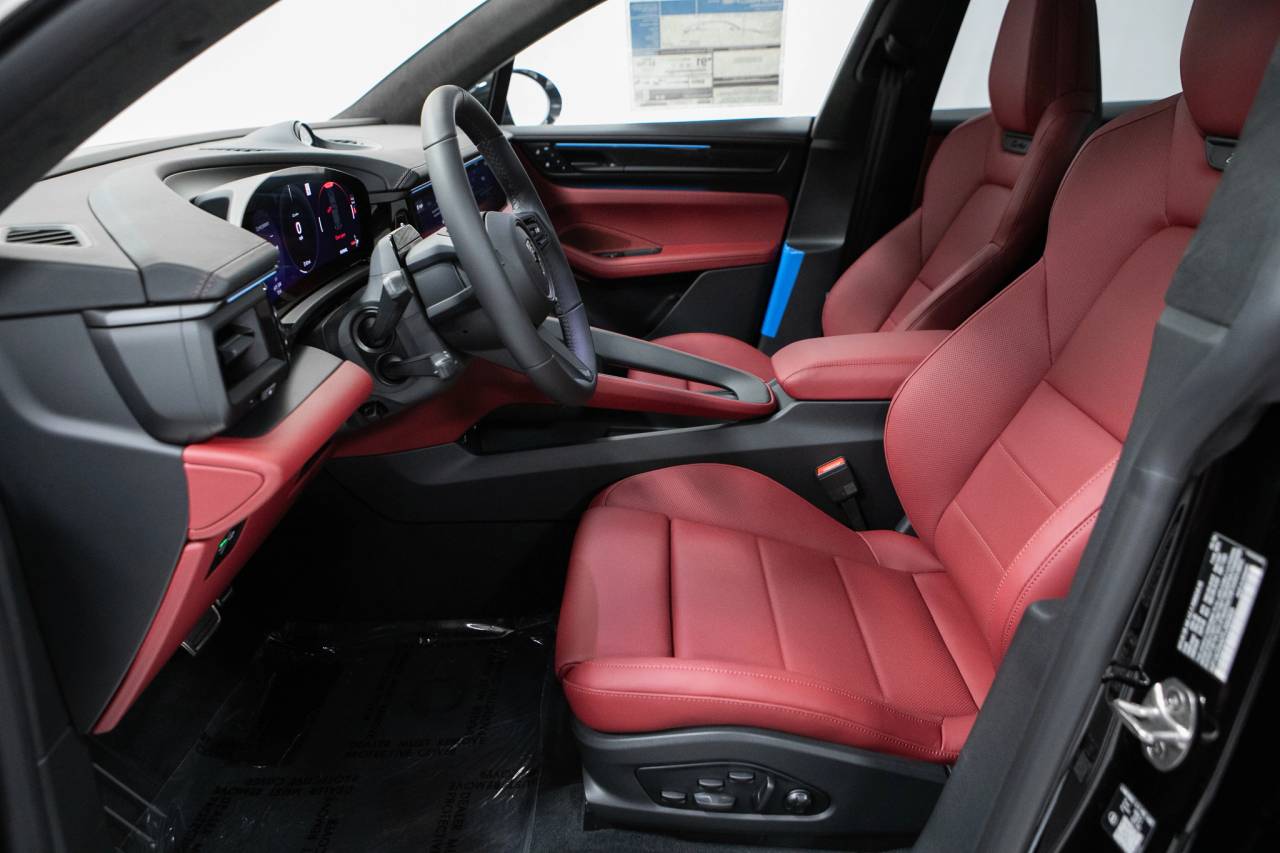 Thumbnail: 2026 Porsche Macan - 22