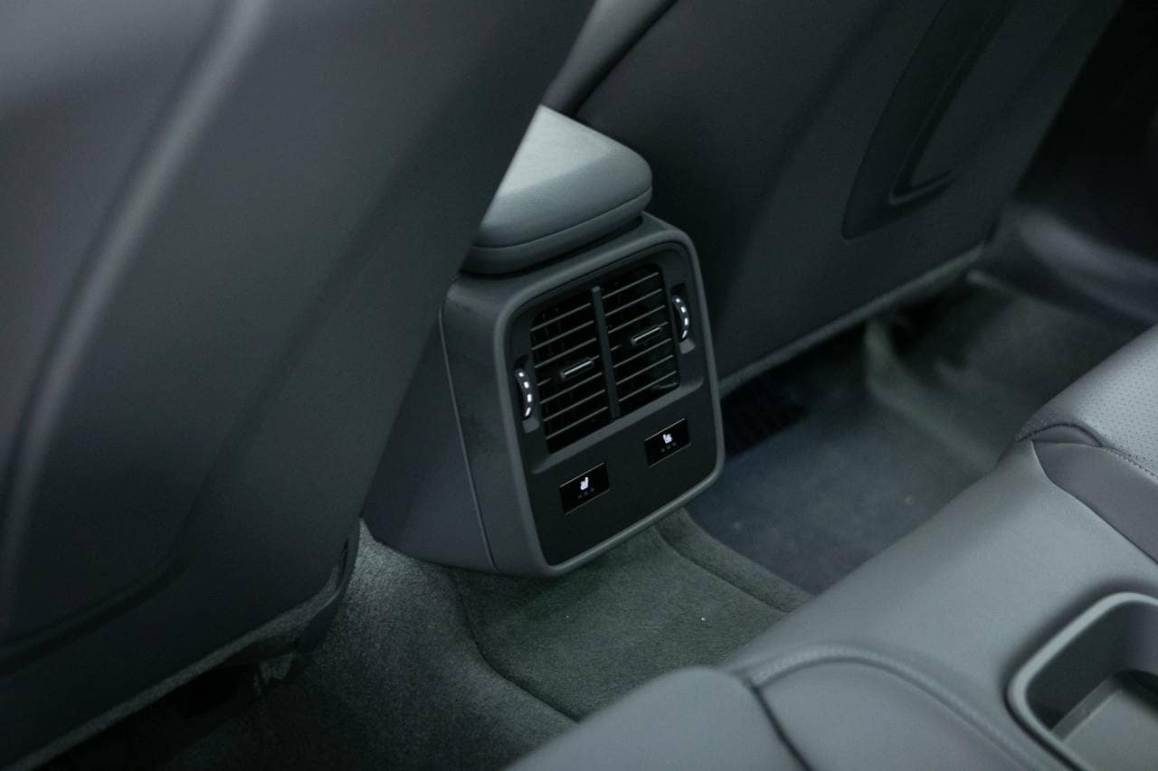 Thumbnail: 2025 Porsche Taycan - 34