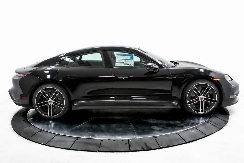 Thumbnail: 2025 Porsche Taycan - 8