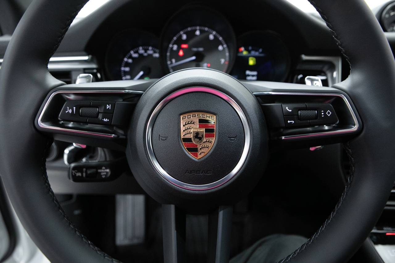 Thumbnail: 2026 Porsche Macan - 21