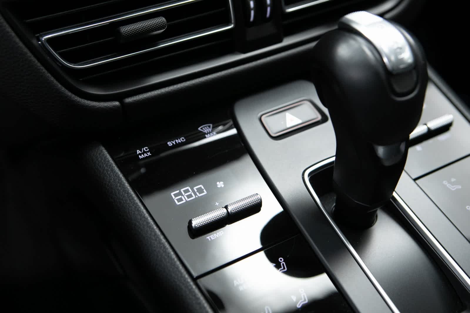 Thumbnail: 2023 Porsche Macan - 22