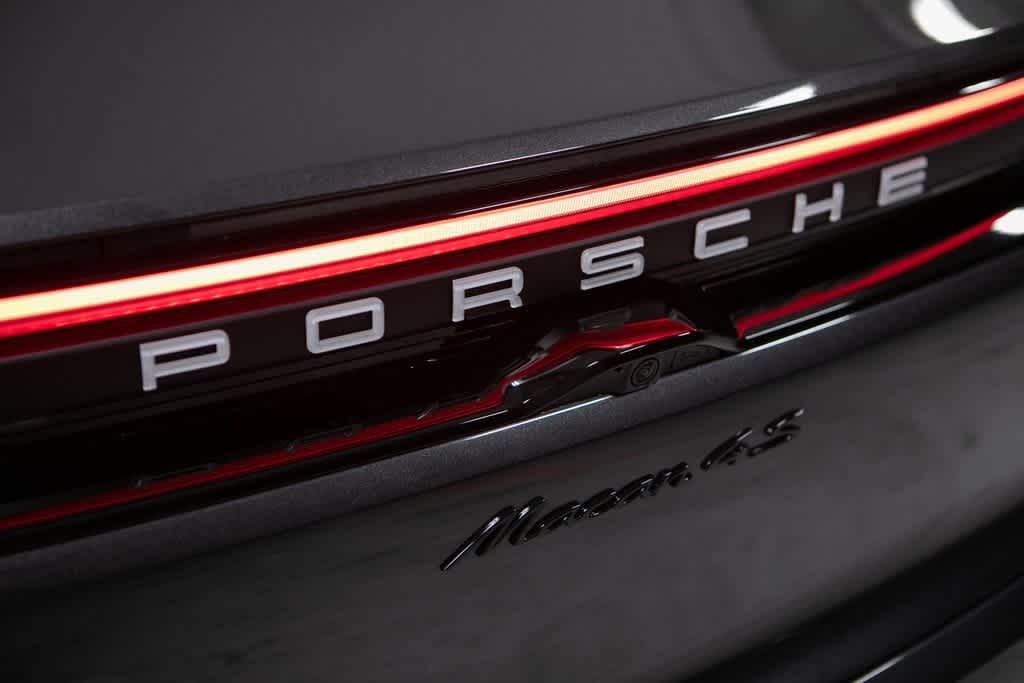 Thumbnail: 2025 Porsche Macan - 37