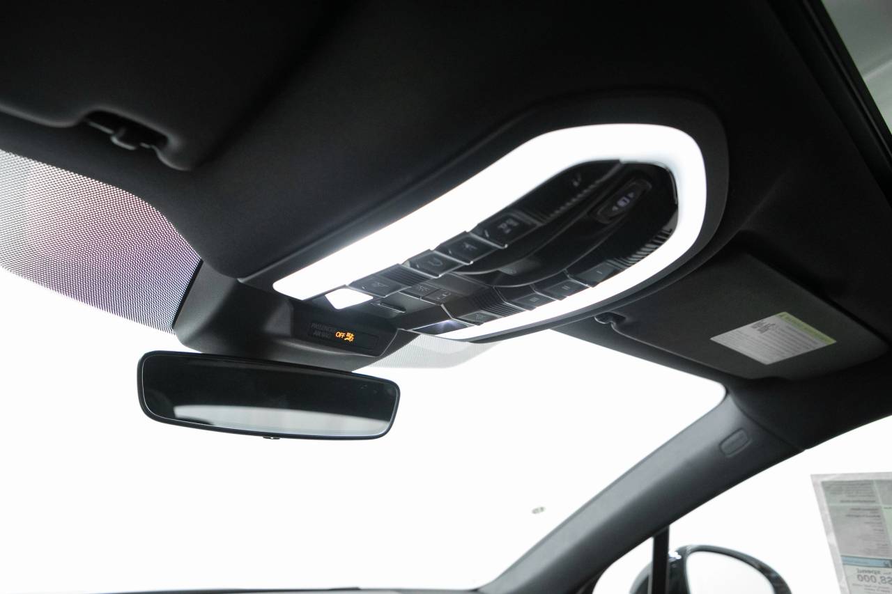 Thumbnail: 2026 Porsche Macan - 33