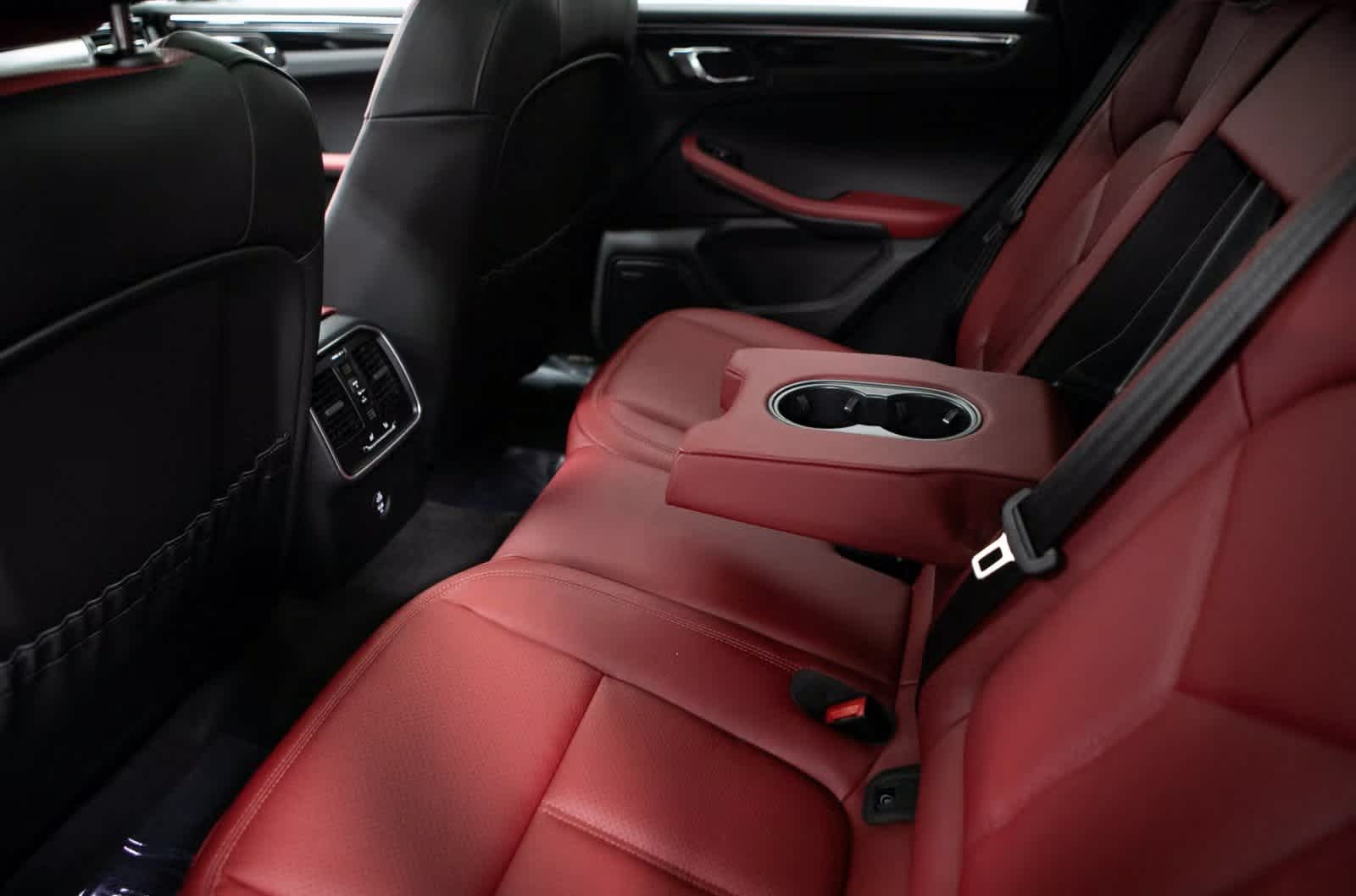 Thumbnail: 2025 Porsche Macan - 29