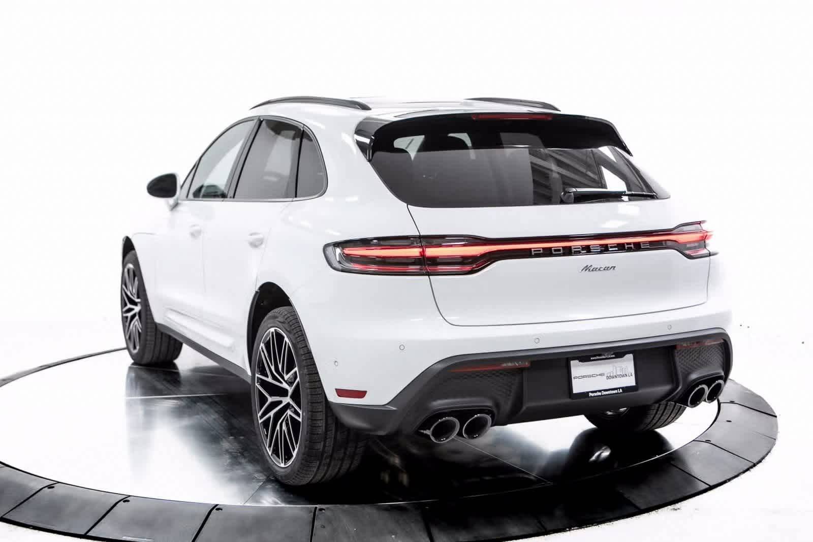 2025 Porsche Macan Base photo 3