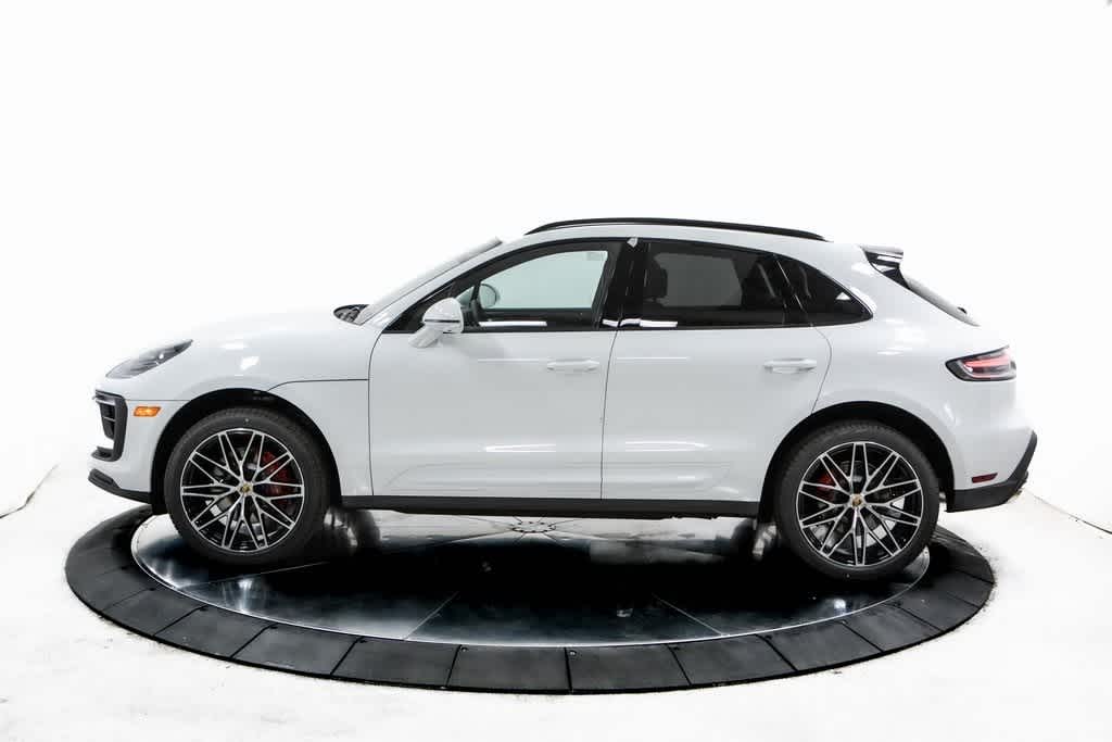 Thumbnail: 2025 Porsche Macan - 2