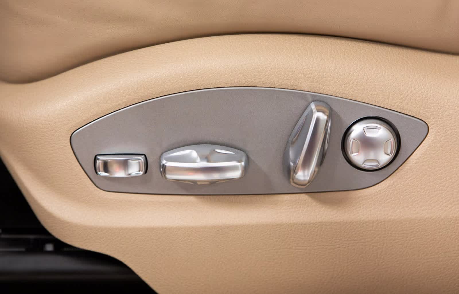 Thumbnail: 2025 Porsche Macan - 18