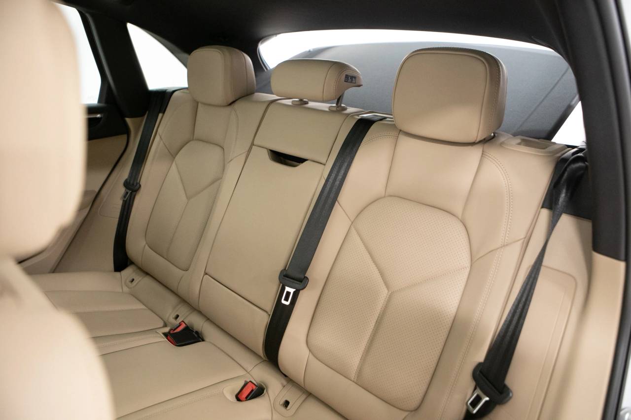 Thumbnail: 2026 Porsche Macan - 37