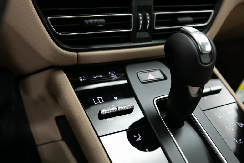 Thumbnail: 2025 Porsche Macan - 27