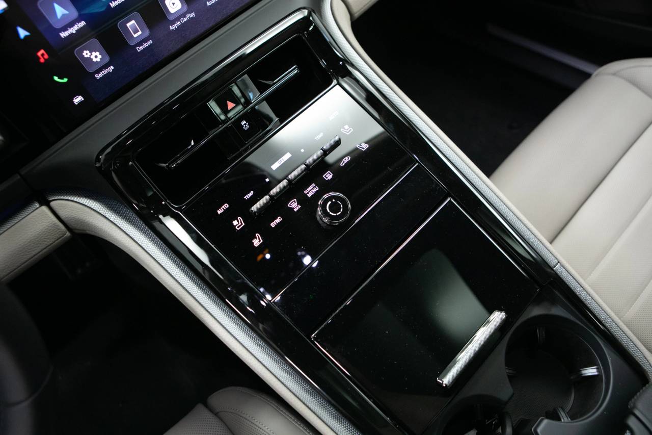 Thumbnail: 2026 Porsche Panamera - 28