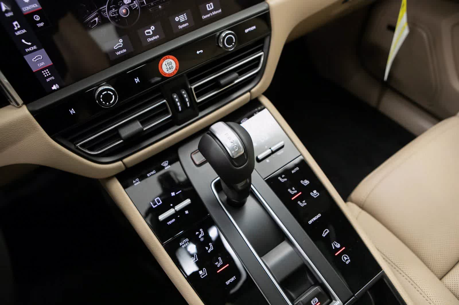 Thumbnail: 2026 Porsche Macan - 22