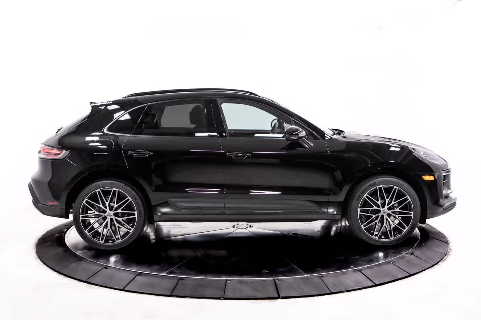 Thumbnail: 2026 Porsche Macan - 8