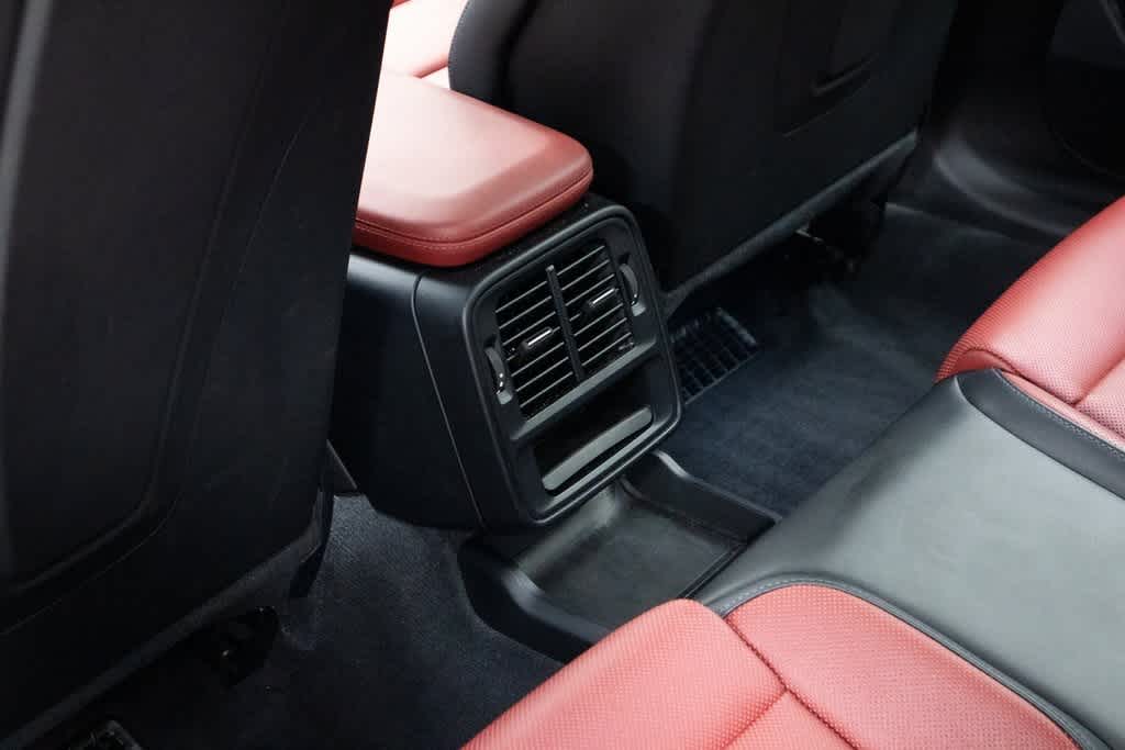 Thumbnail: 2025 Porsche Taycan - 27