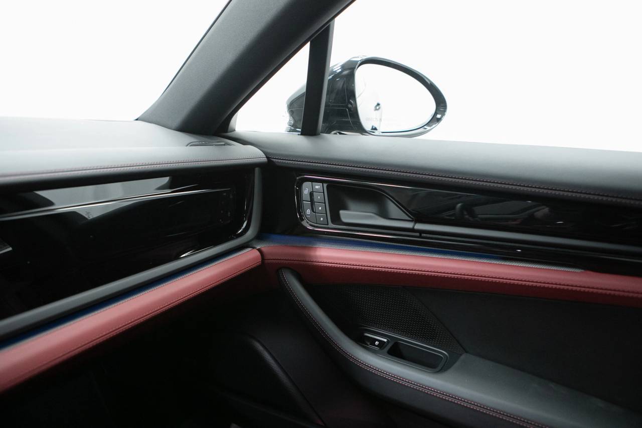 Thumbnail: 2026 Porsche Panamera - 31