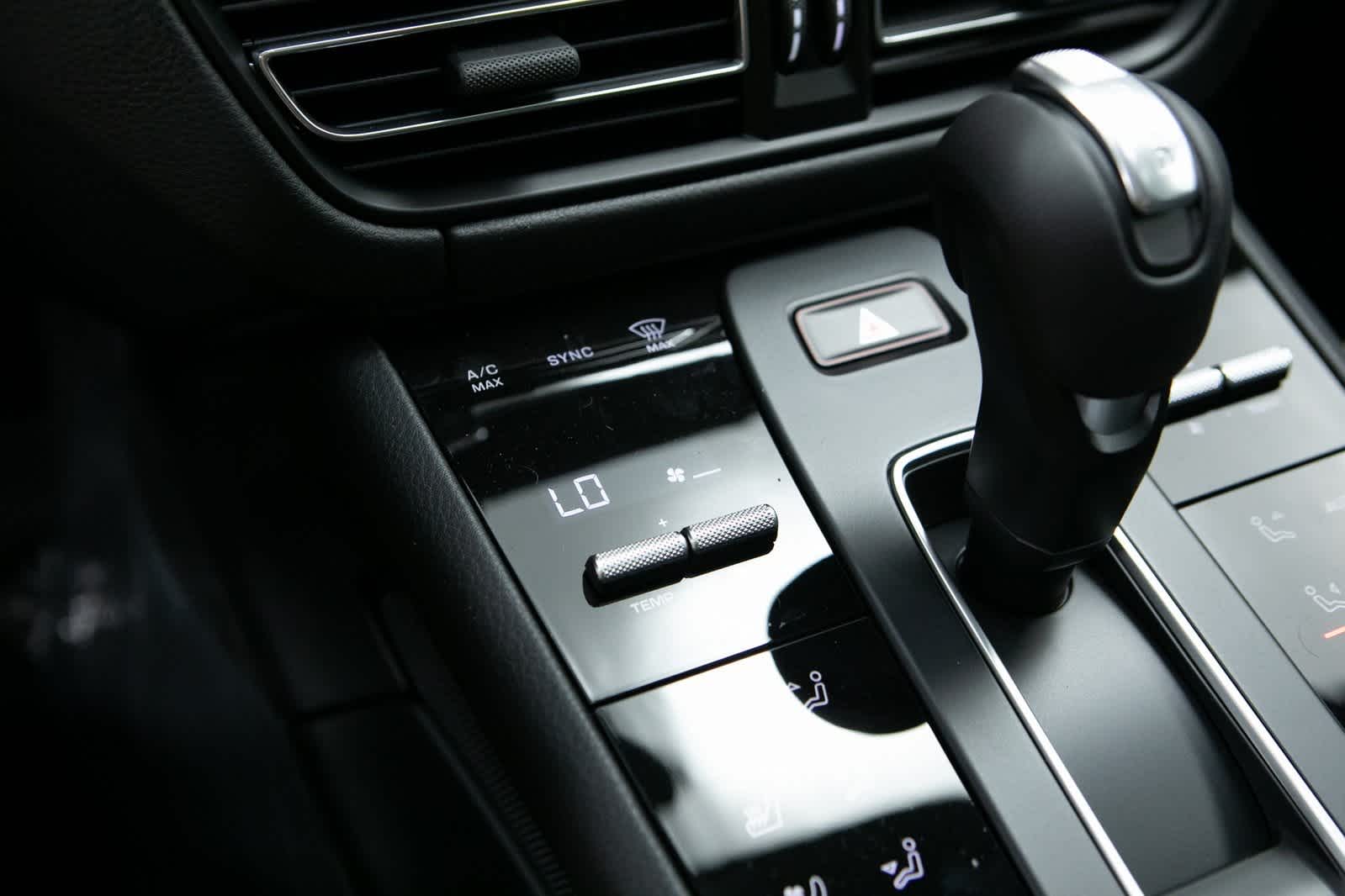 Thumbnail: 2025 Porsche Macan - 22