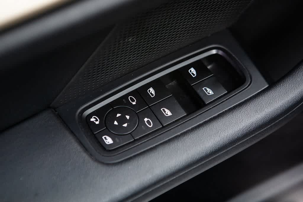 Thumbnail: 2022 Porsche Taycan - 18