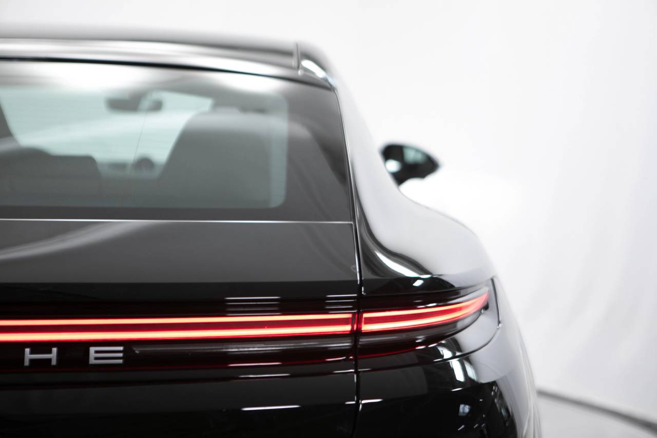 Thumbnail: 2026 Porsche Panamera - 18