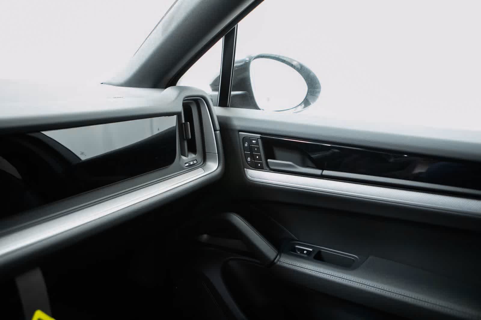 Thumbnail: 2026 Porsche Cayenne - 29