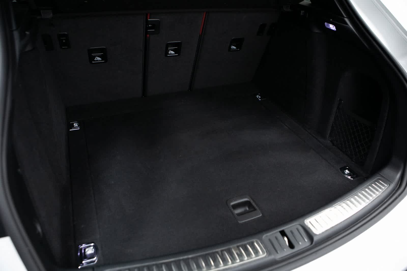 Thumbnail: 2024 Porsche Macan - 32