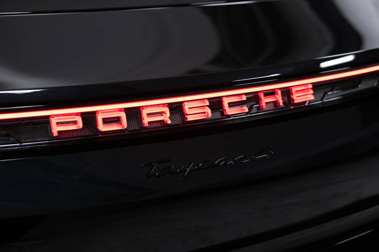 Thumbnail: 2026 Porsche Taycan - 16