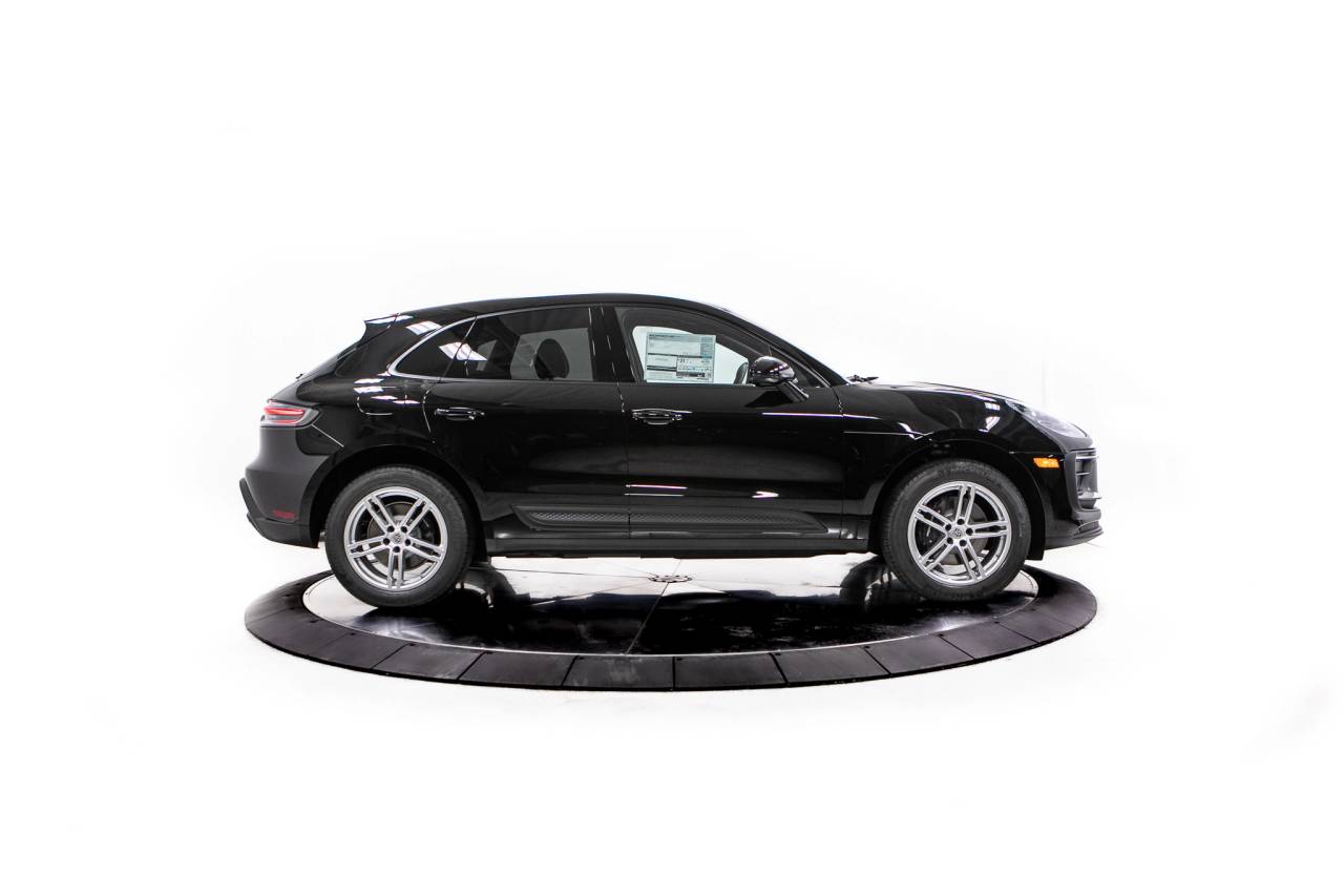 Thumbnail: 2026 Porsche Macan - 8