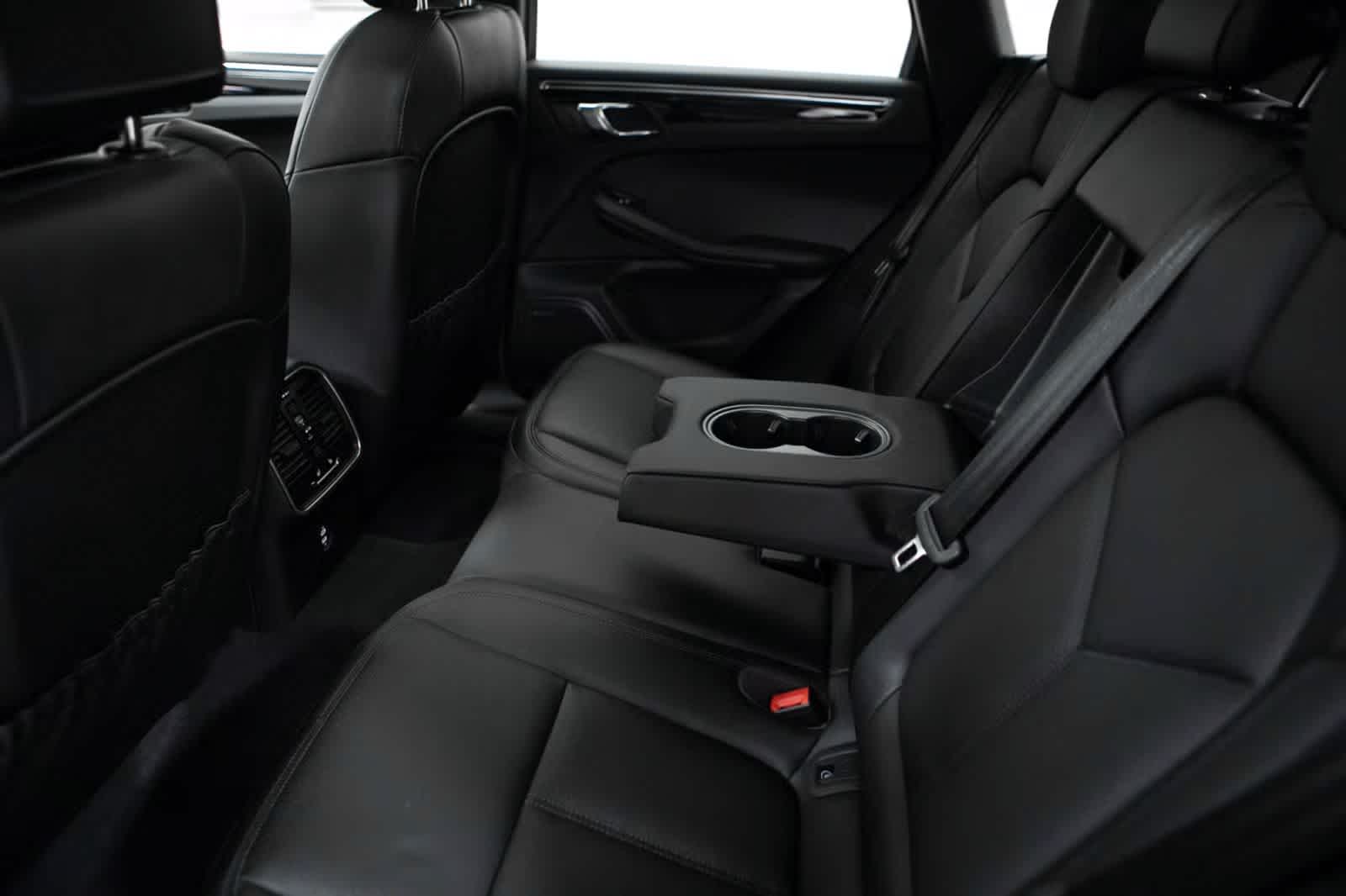 Thumbnail: 2026 Porsche Macan - 34