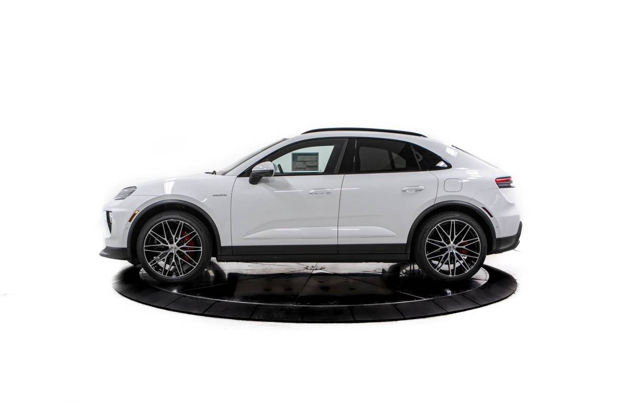 Thumbnail: 2026 Porsche Macan - 2