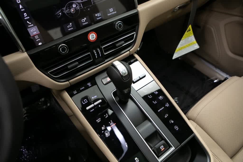 Thumbnail: 2025 Porsche Macan - 15