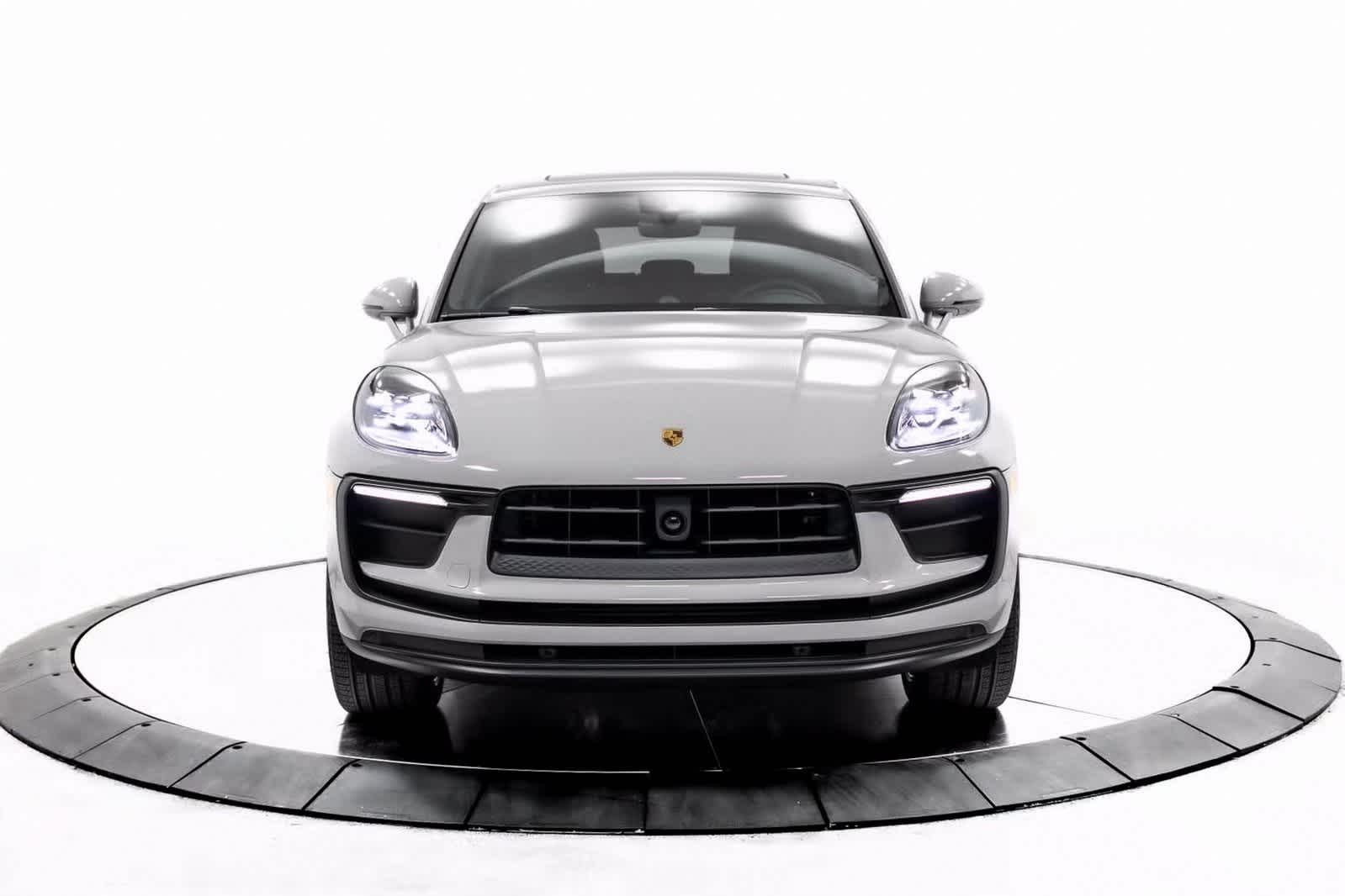 Thumbnail: 2025 Porsche Macan - 10