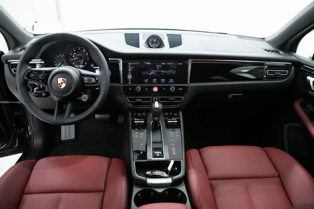 Thumbnail: 2025 Porsche Macan - 13
