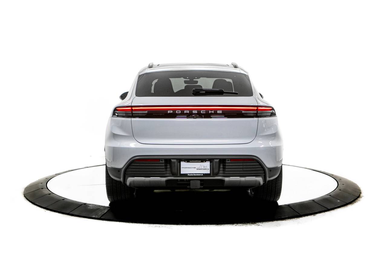 Thumbnail: 2026 Porsche Macan - 6