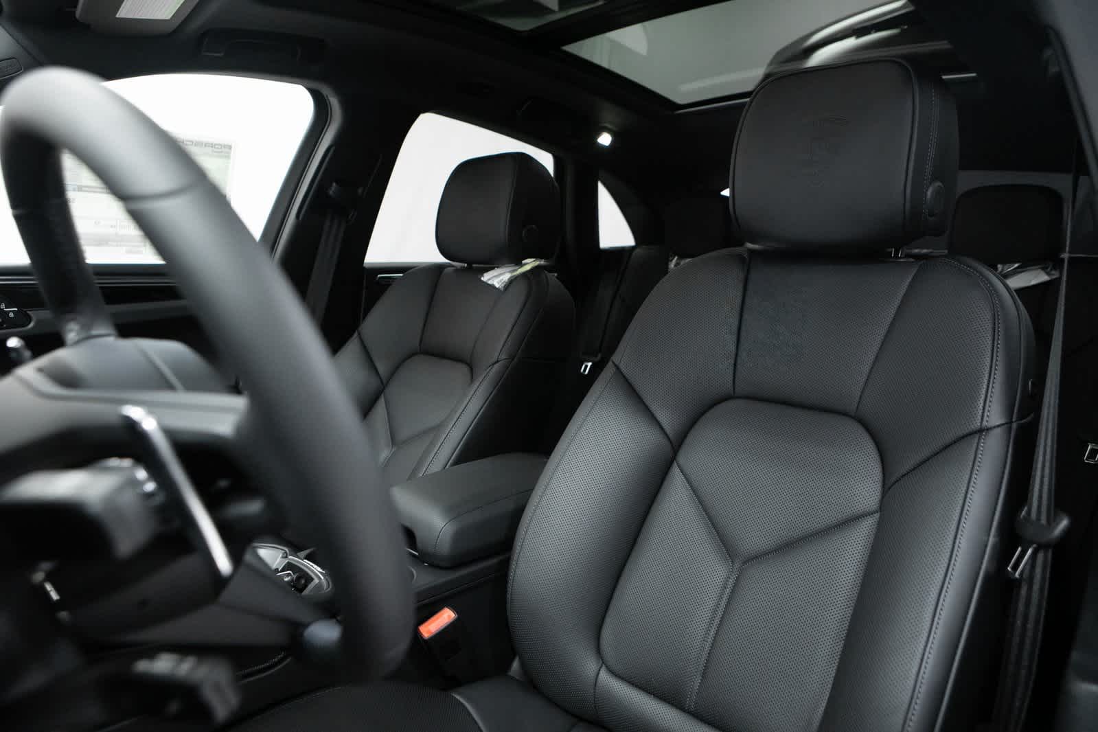 Thumbnail: 2025 Porsche Macan - 5