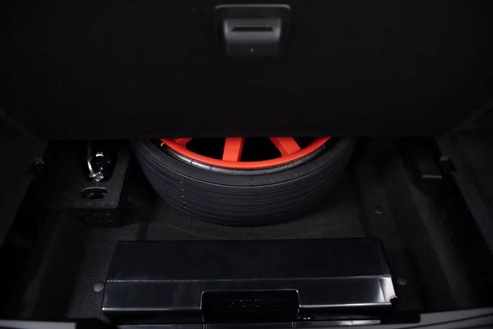 Thumbnail: 2025 Porsche Macan - 32