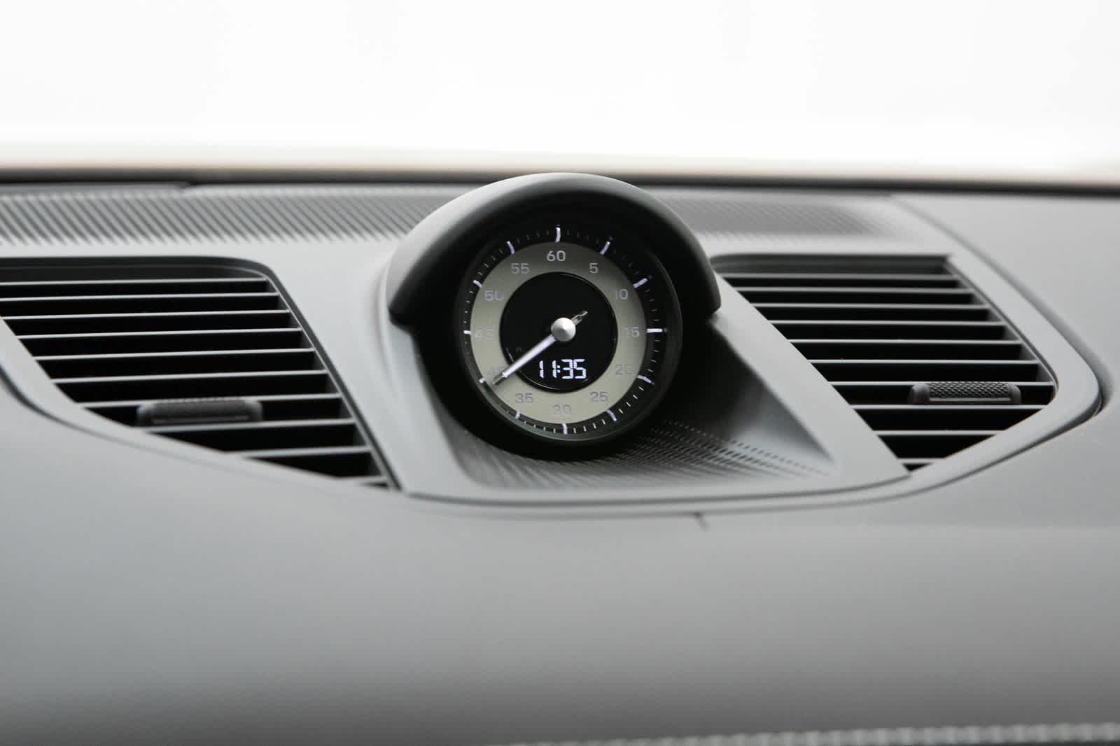 Thumbnail: 2025 Porsche Panamera - 32