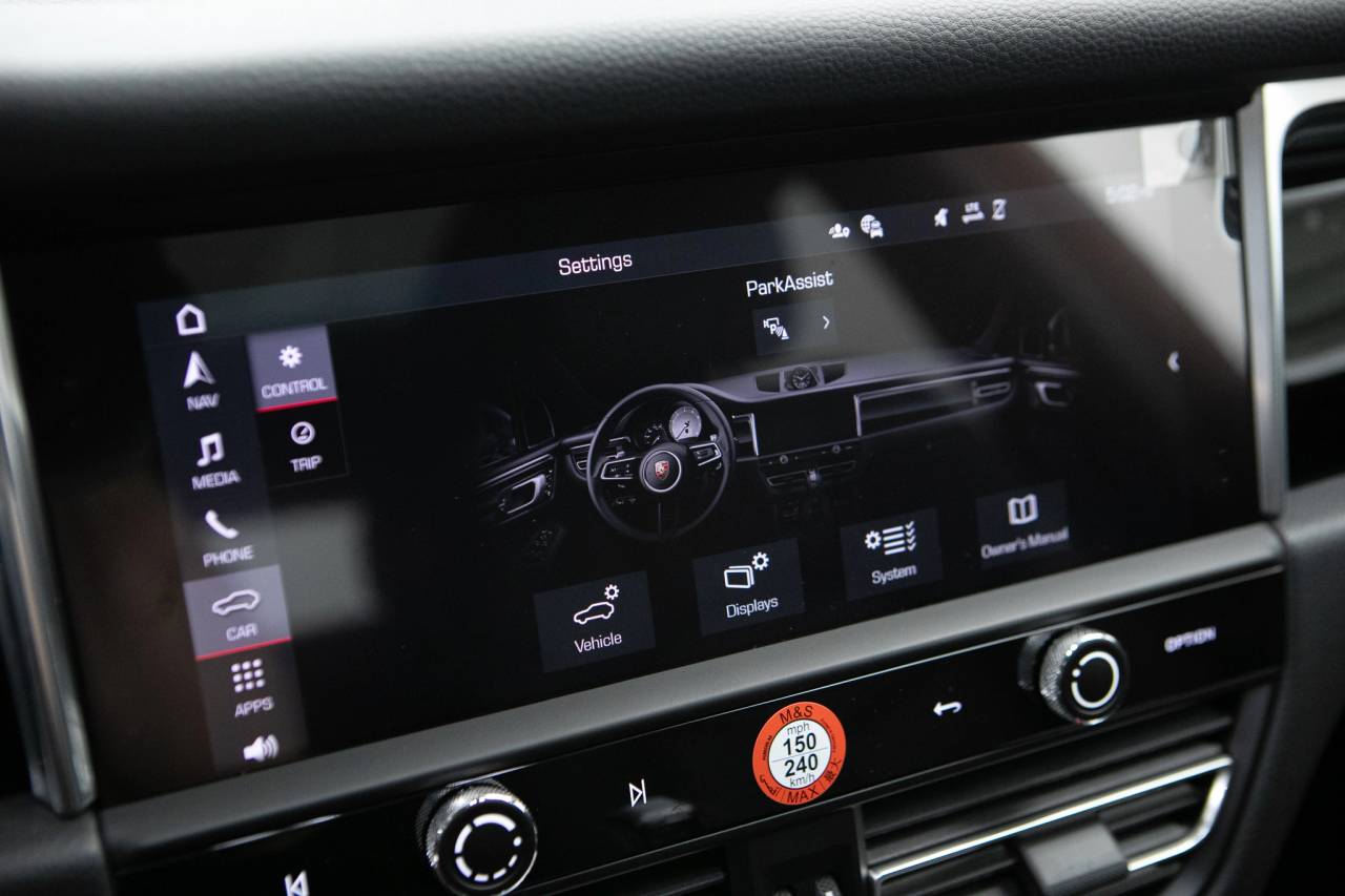 Thumbnail: 2026 Porsche Macan - 22