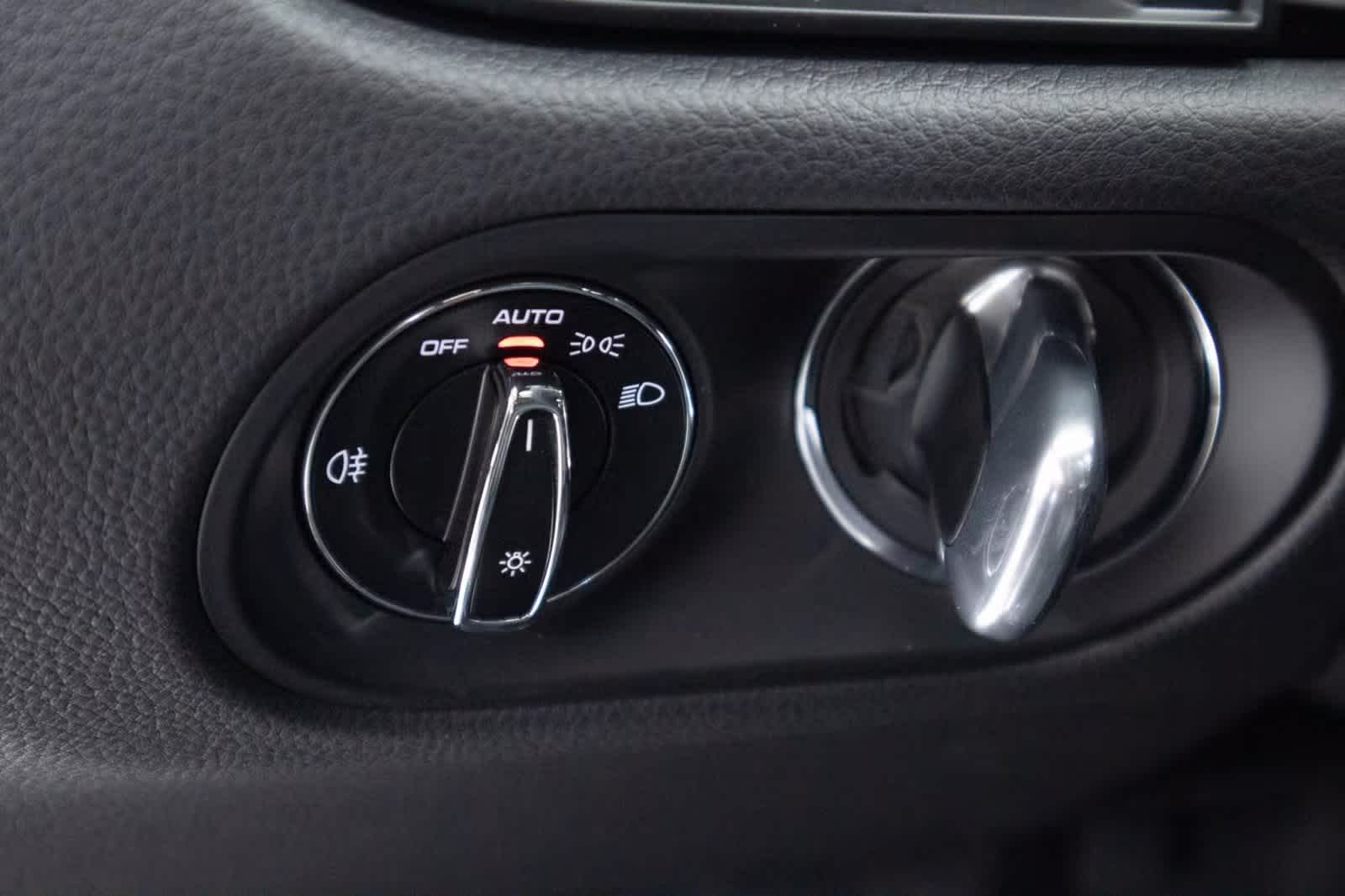 Thumbnail: 2025 Porsche Macan - 20