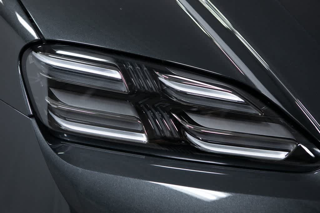 Thumbnail: 2025 Porsche Macan - 18
