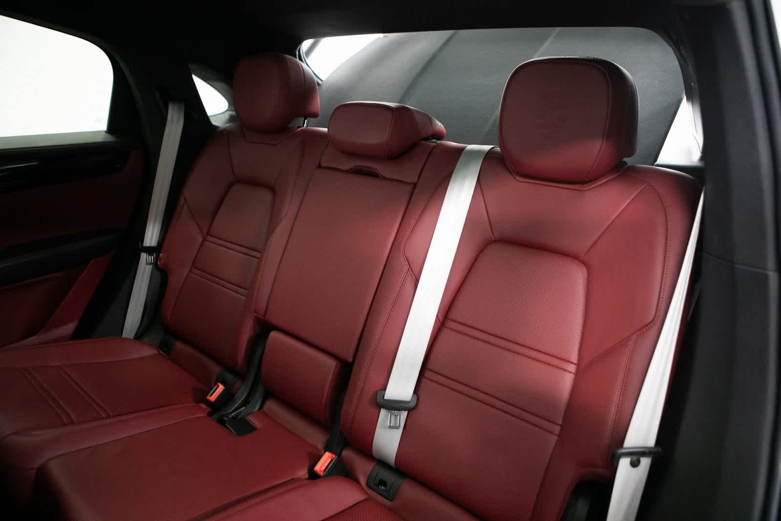 Thumbnail: 2022 Porsche Cayenne - 30