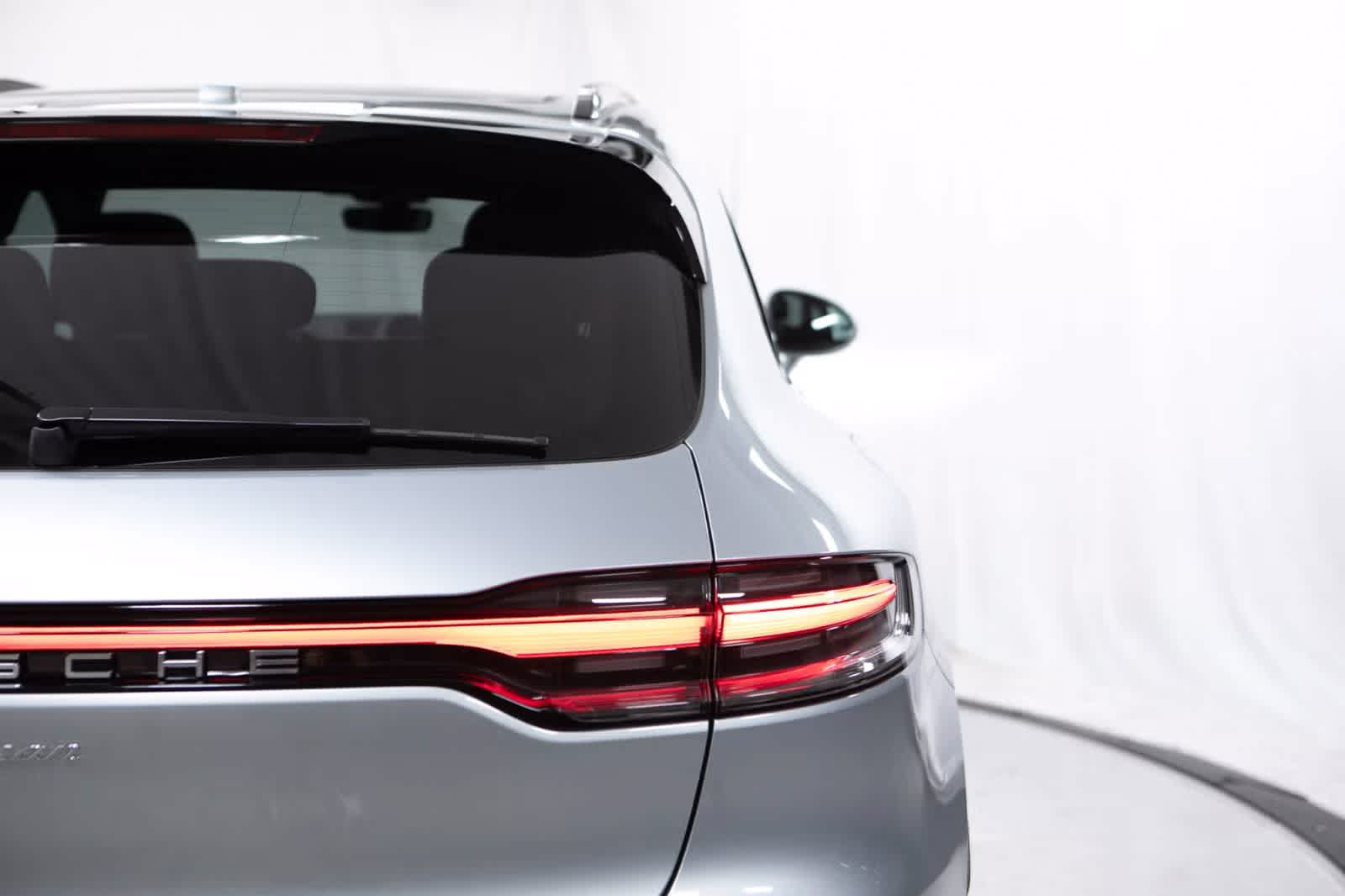 Thumbnail: 2026 Porsche Macan - 20