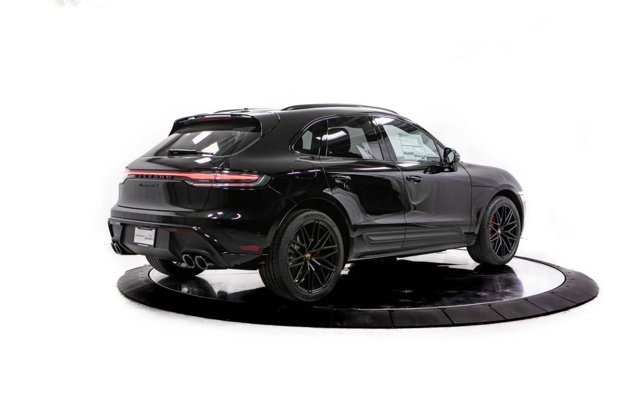 Thumbnail: 2026 Porsche Macan - 7