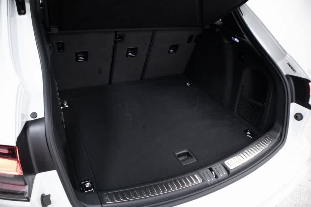 Thumbnail: 2024 Porsche Macan - 31