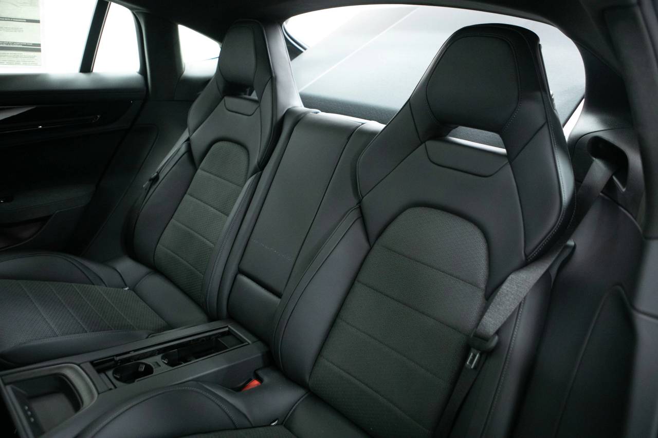 Thumbnail: 2026 Porsche Panamera - 38