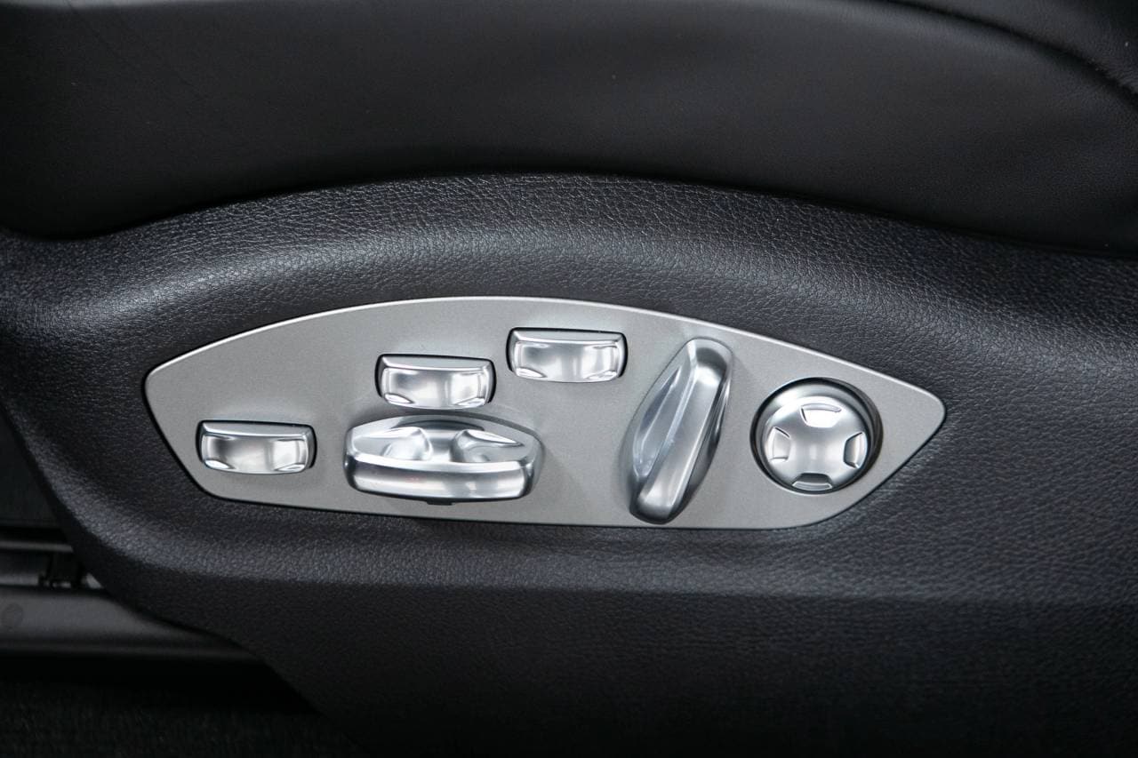 Thumbnail: 2026 Porsche Macan - 24