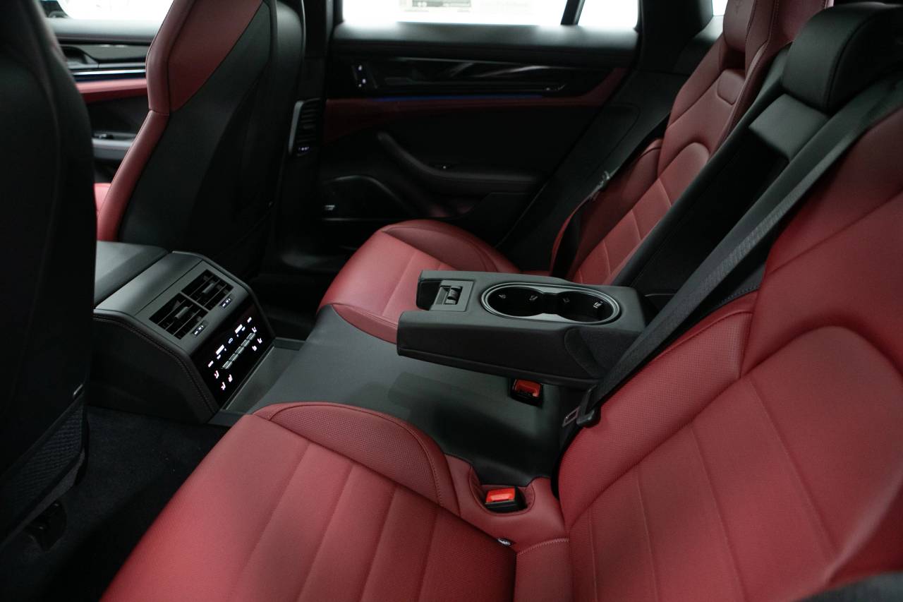 Thumbnail: 2026 Porsche Panamera - 34