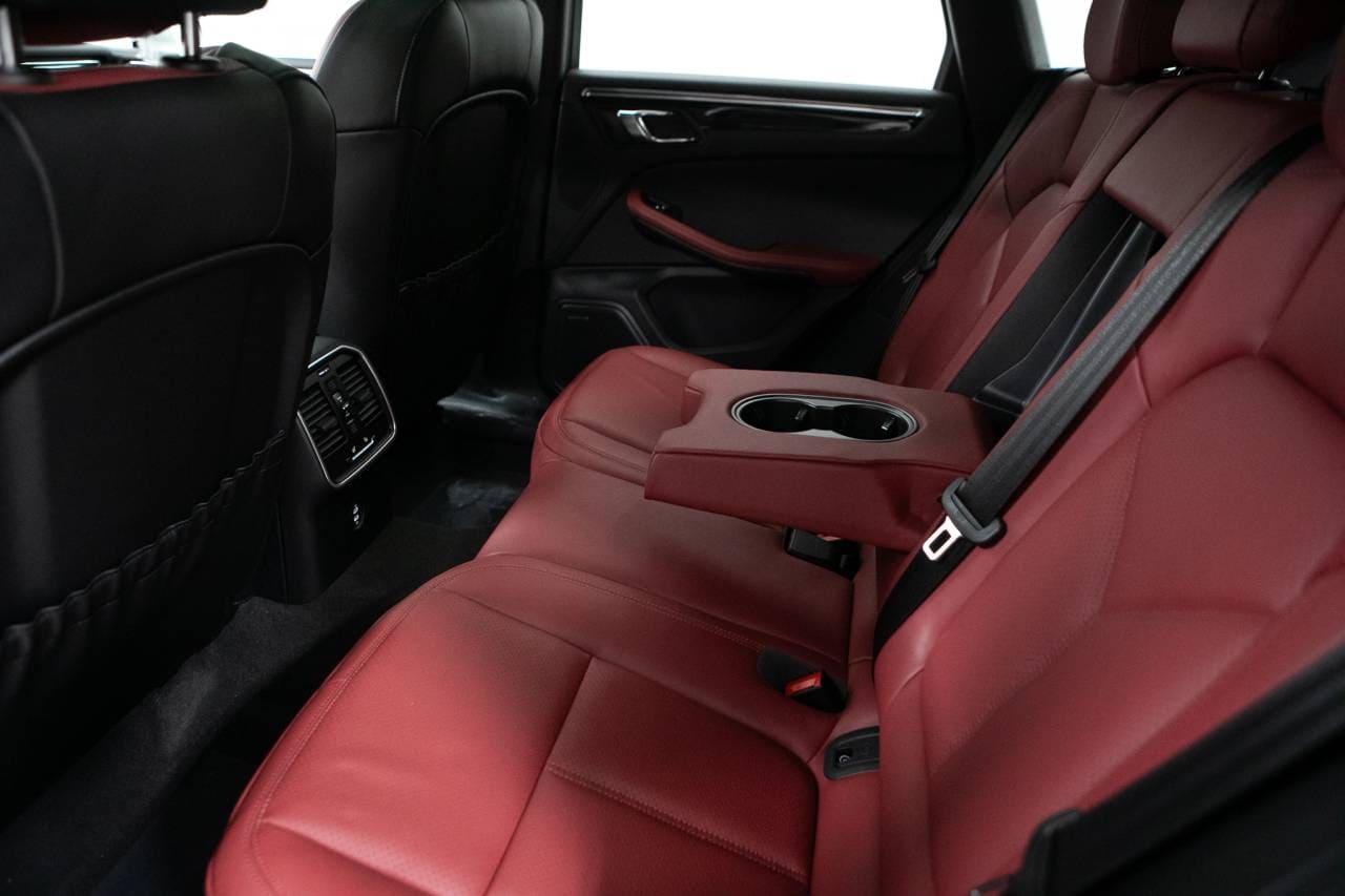 Thumbnail: 2026 Porsche Macan - 34