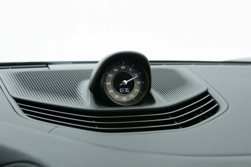 Thumbnail: 2022 Porsche Taycan - 25